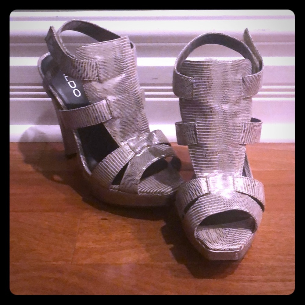 Platform sandals